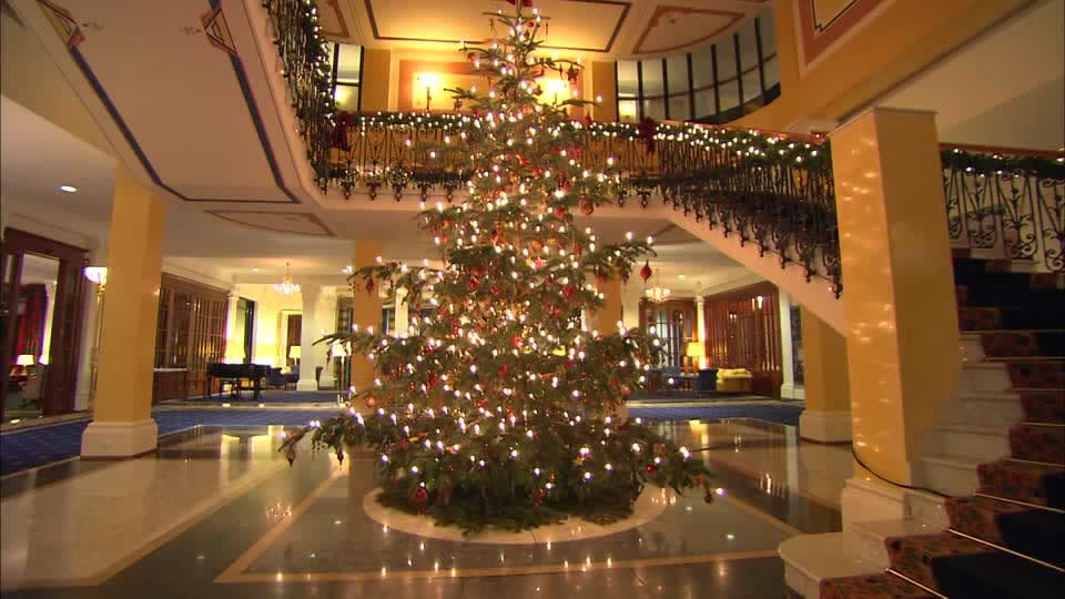 lobby-dell'albergo-luminarie-natalizie-atmosfera-natalizia